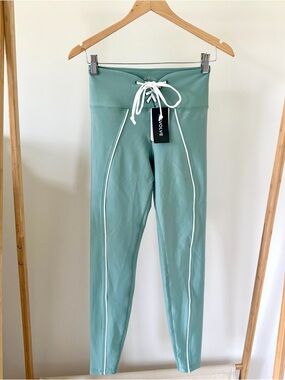 NWT Year Of Ours x Revolve Field Leggings in Basil/White - S